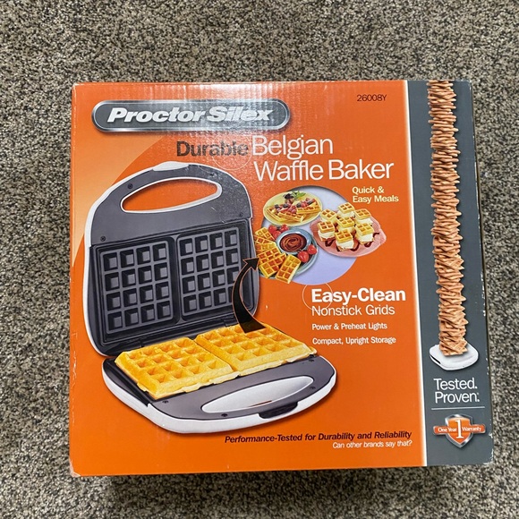 PROCTOR SILEX durable Belgian Waffle Maker - Picture 4 of 4